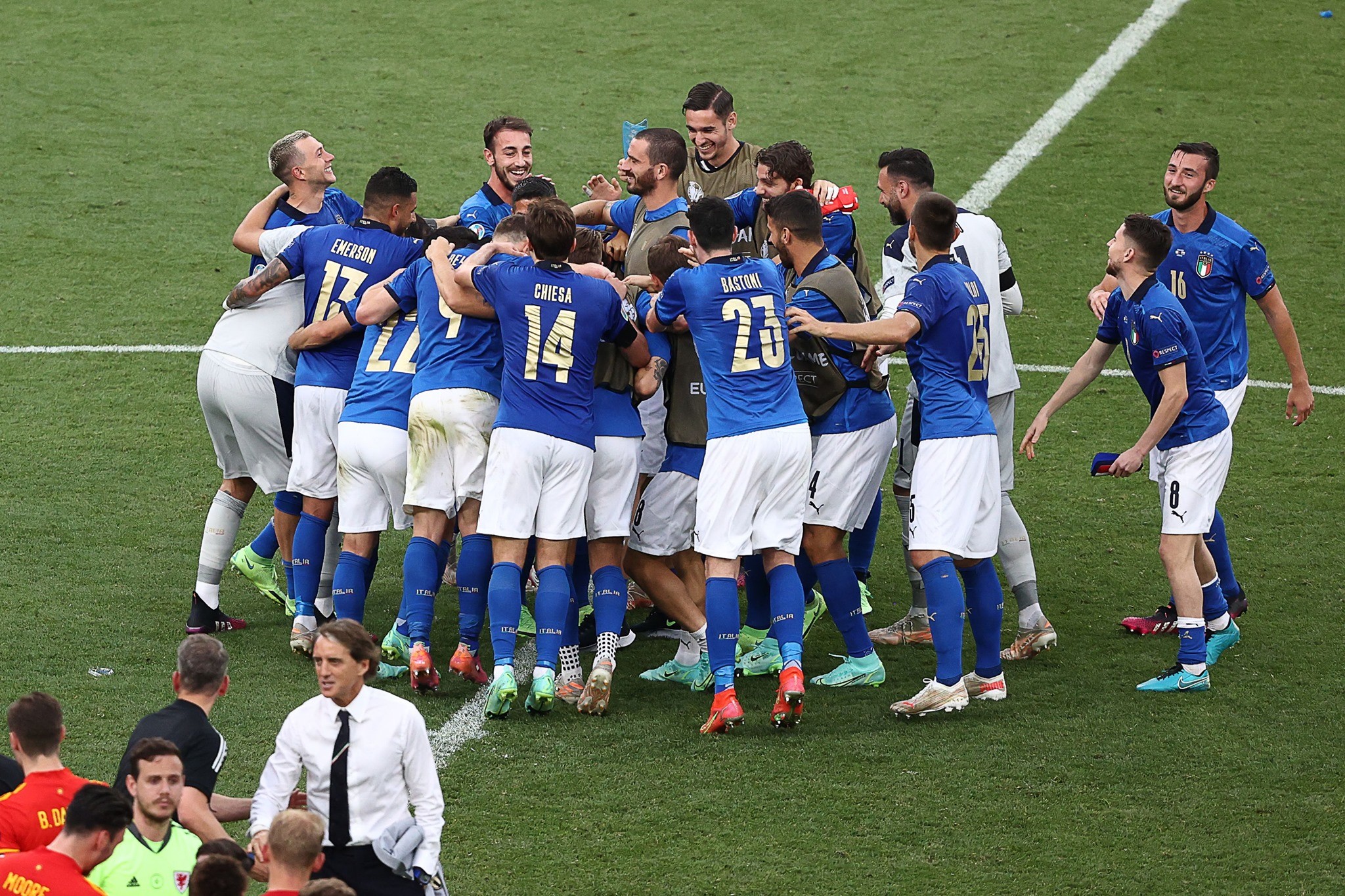 Azzurri và sự bùng nổ của thứ bóng đá mãn nhãn - Bóng Đá