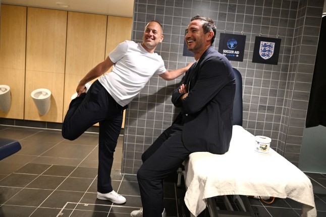 Joe Cole khẳng định Chelsea không phải là lựa chọn tốt nhất cho Lampard. 