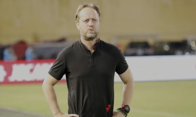 HLV Polking khen ngợi Đình Bắc.