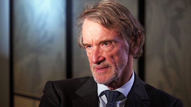 Im lặng từ phía thượng tầng, tương lai vẫn còn bỏ ngỏ.