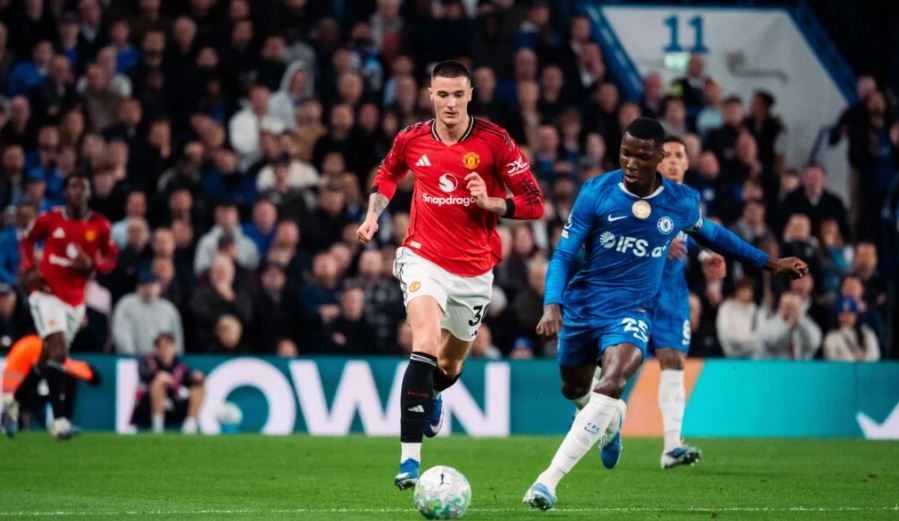 Sesko có những vệ tinh đắc lực.