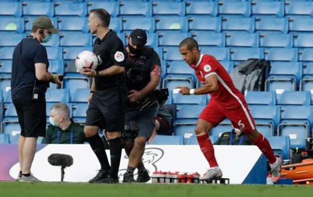 Thiago: Liverpool fans loved his passion after he tackled N'Golo Kante - Bóng Đá