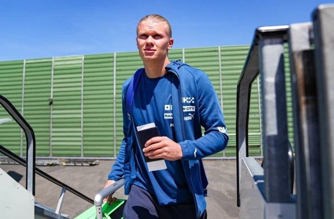 Jack Grealish and Kevin De Bruyne lead Man City stars for night out at restaurant - Bóng Đá