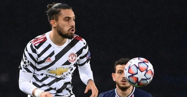 Trước trận gặp West Brom, Man Utd trao cờ cho 