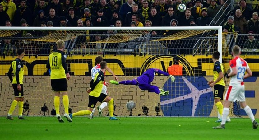 De Gea nhập, thủ thành Dortmund đóng vai 