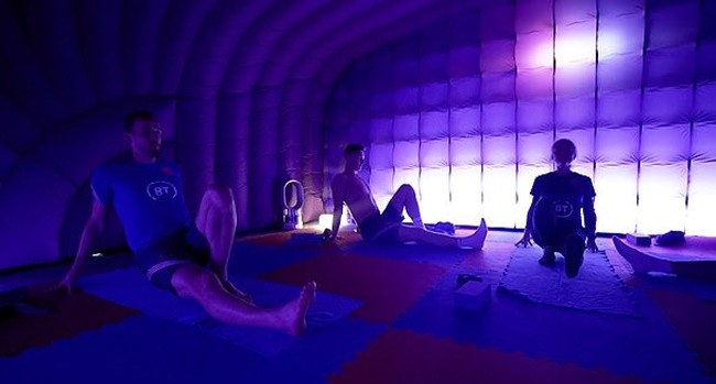 England stars using huge inflatable yoga 'Hotpod' to relax - Bóng Đá