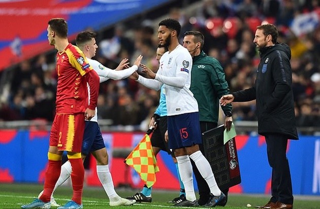 Raheem Sterling and Gareth Southgate hit out at England fans for BOOING Joe Gomez against Montenegro - Bóng Đá