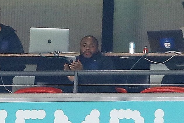 Raheem Sterling and Gareth Southgate hit out at England fans for BOOING Joe Gomez against Montenegro - Bóng Đá