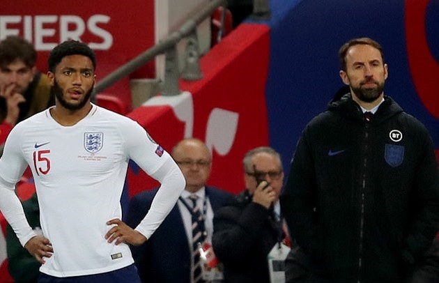 Raheem Sterling and Gareth Southgate hit out at England fans for BOOING Joe Gomez against Montenegro - Bóng Đá