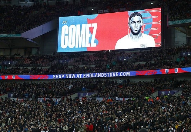 Raheem Sterling and Gareth Southgate hit out at England fans for BOOING Joe Gomez against Montenegro - Bóng Đá