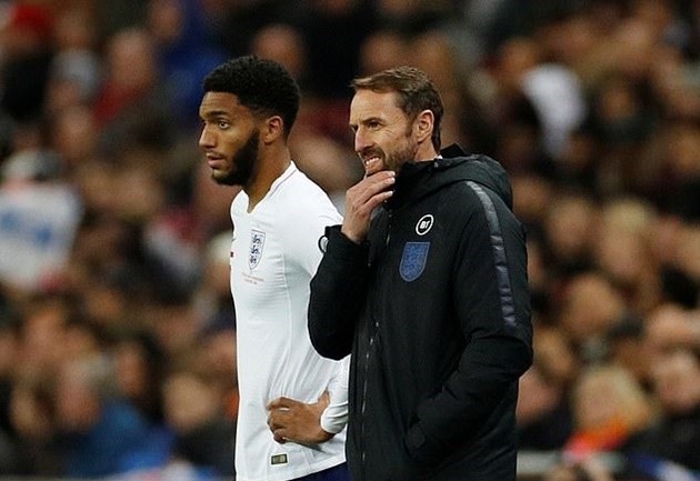 Raheem Sterling and Gareth Southgate hit out at England fans for BOOING Joe Gomez against Montenegro - Bóng Đá