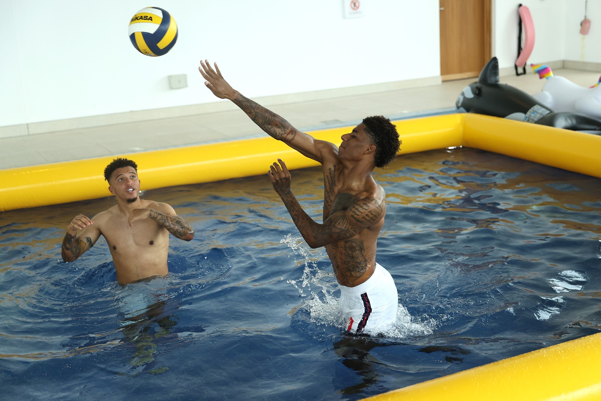 Tân binh M.U sớm trở thành cạ cứng của Rashford khi tuyển Anh thư giãn - Bóng Đá
