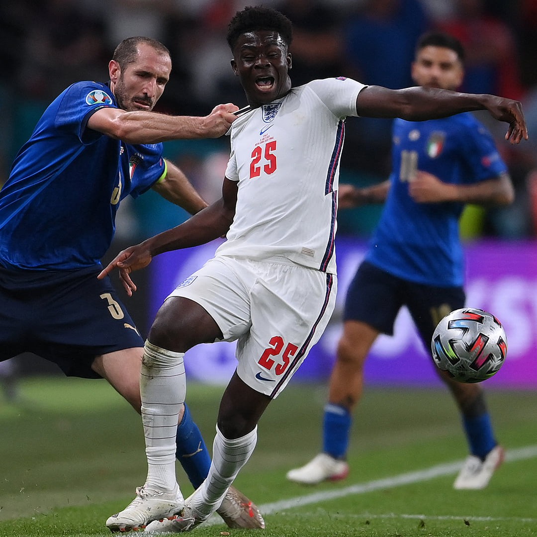 Chiellini fouled on Saka - Bóng Đá