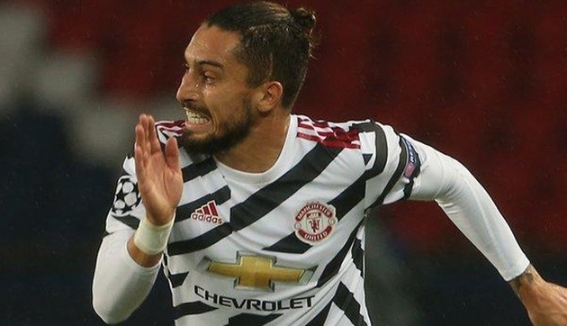 Trước trận gặp West Brom, Man Utd trao cờ cho 