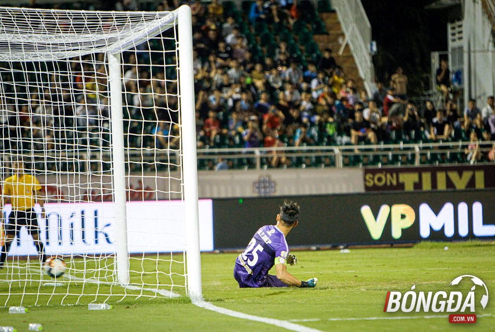 Ảnh sau trận HAGL - Bóng Đá