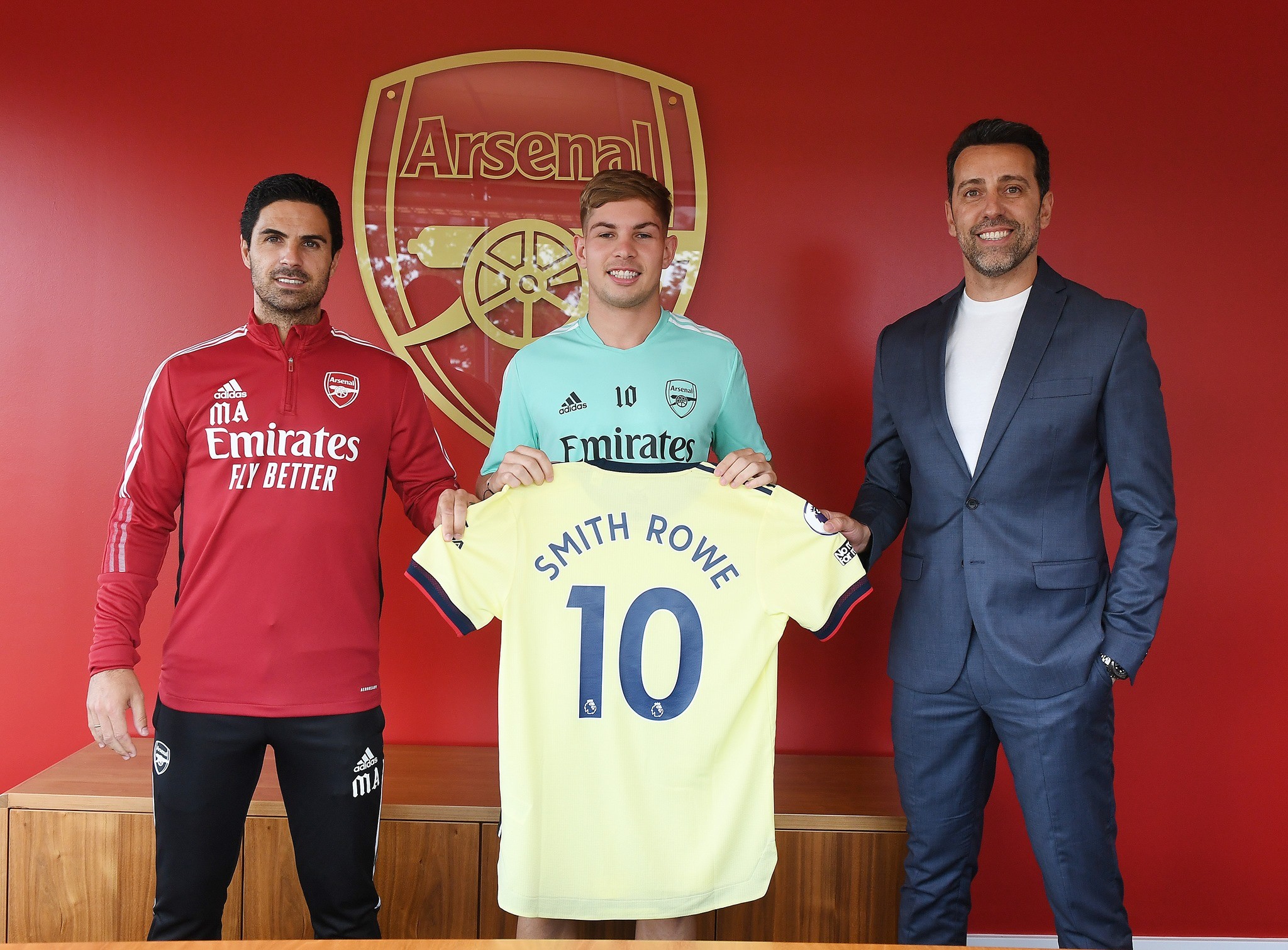 Smith Rowe signs new contract - Bóng Đá