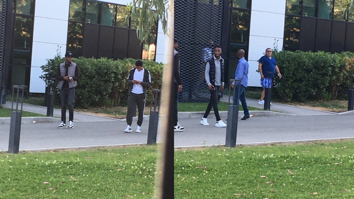 Photo pops up: Ihattaren and Boadu at the training complex of a surprising club - Bóng Đá