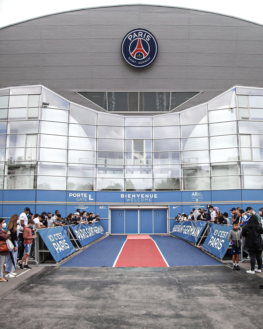 PSG trải thảm đỏ đón Messi hoành tráng - Bóng Đá