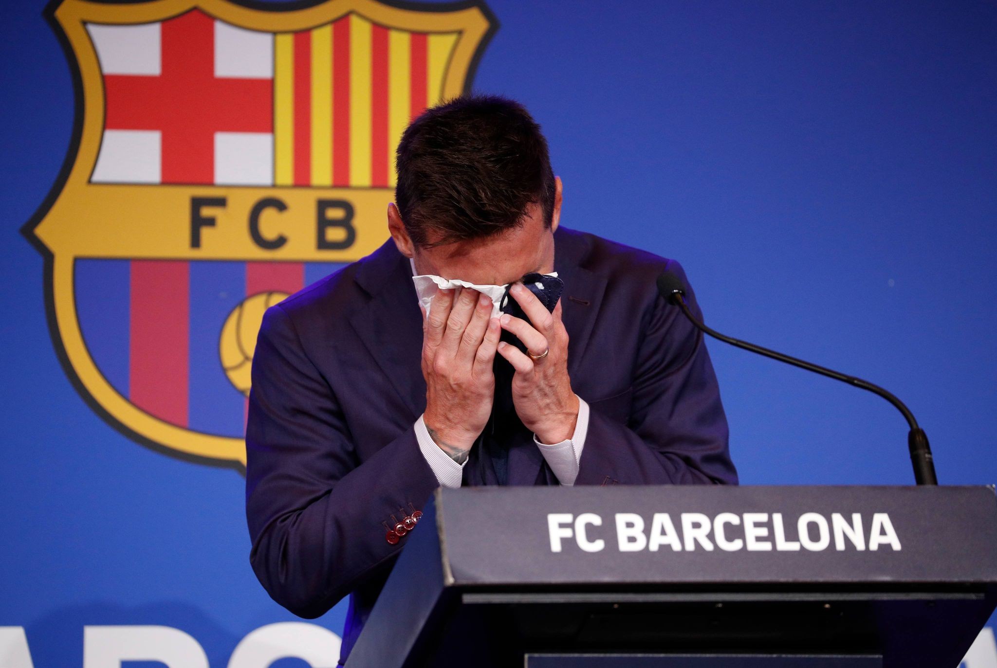 CHÍNH THỨC! Messi họp báo chia tay Barca: Lý do ra đi, bất ngờ vụ PSG - Bóng Đá