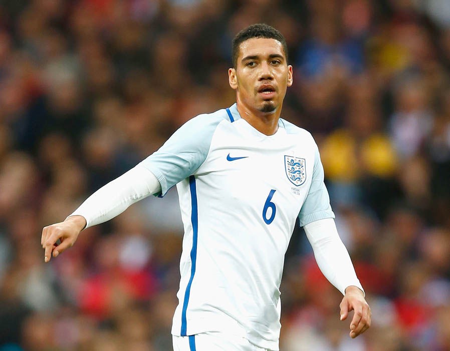 Southgate watches Smalling - Bóng Đá