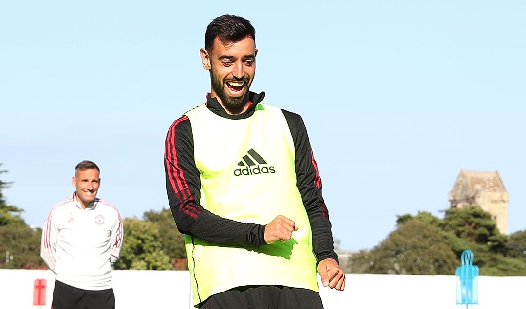 Pereira khiến Fernandes trầm trồ trên sân tập Man Utd - Bóng Đá