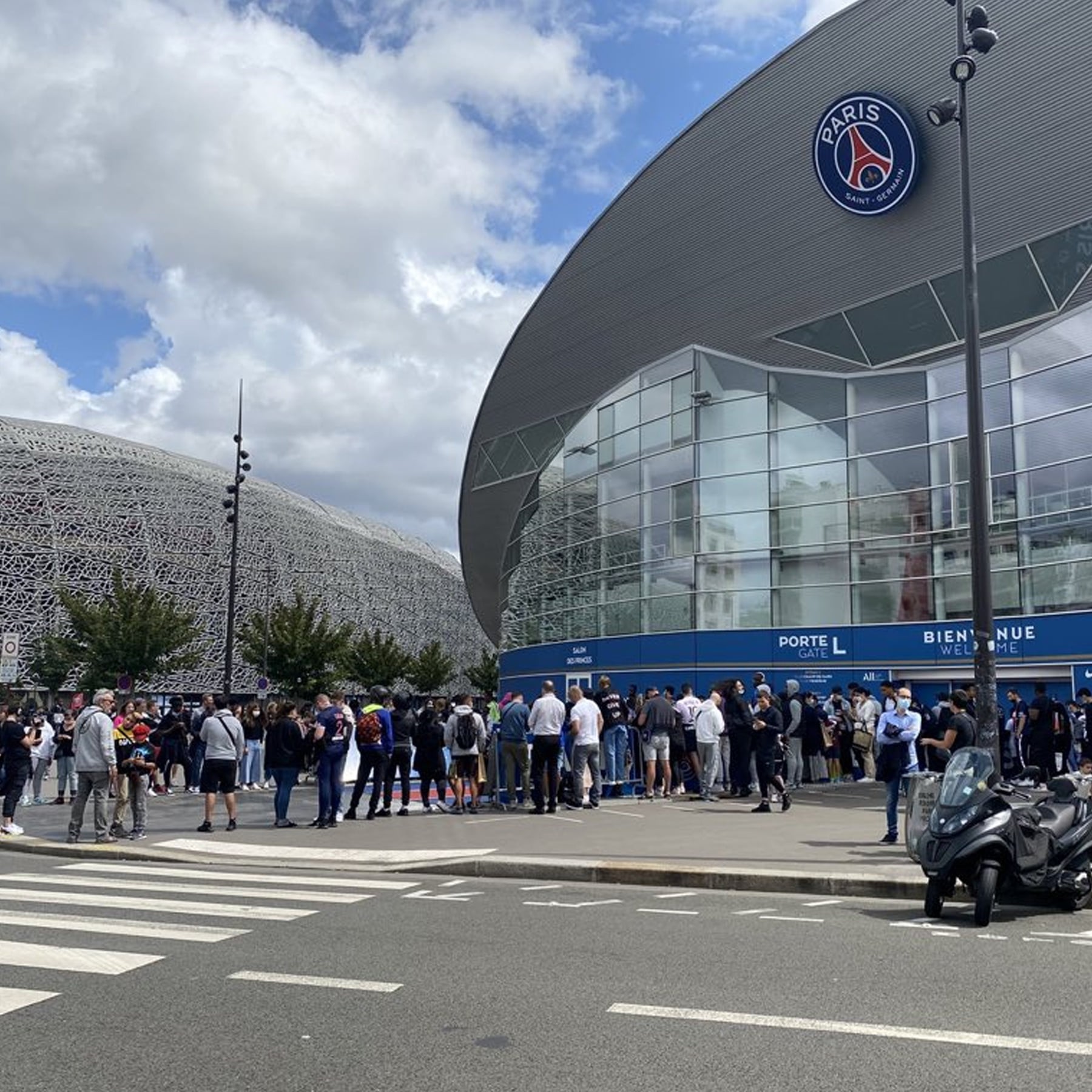 PSG trải thảm đỏ đón Messi hoành tráng - Bóng Đá