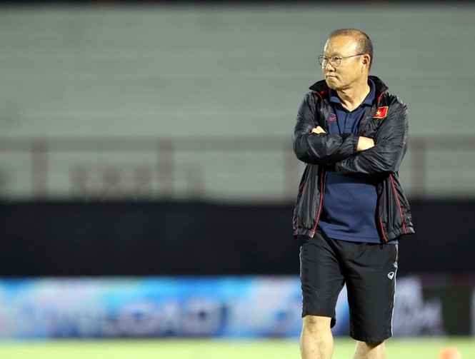 Người Thái thảnh thơi 'tọa sơn quan hổ đấu' và cơ hội của Việt Nam - Bóng Đá