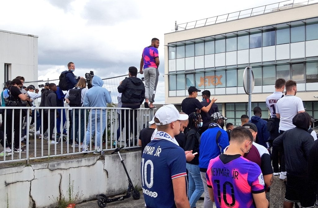 PSG trải thảm đỏ đón Messi hoành tráng - Bóng Đá