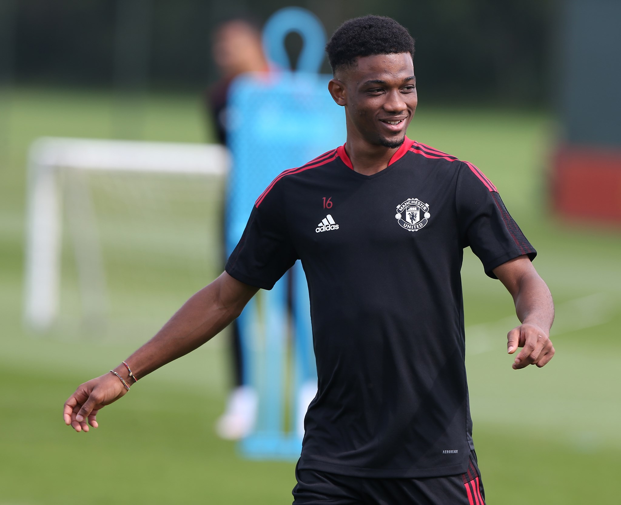 Thái độ của Varane, Man Utd đón cú hích lớn trở lại sân tập - Bóng Đá
