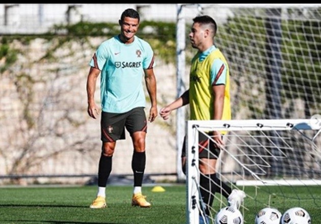 Động thái đầu tiên của Ronaldo trên sân cỏ sau khi kết thúc kỳ nghỉ hè - Bóng Đá