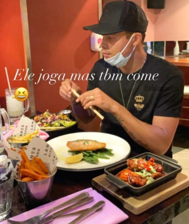 Thiago Silva watches Chelsea beat Krasnodar from home in leg recovery trousers… after family bowling trip on day off - Bóng Đá