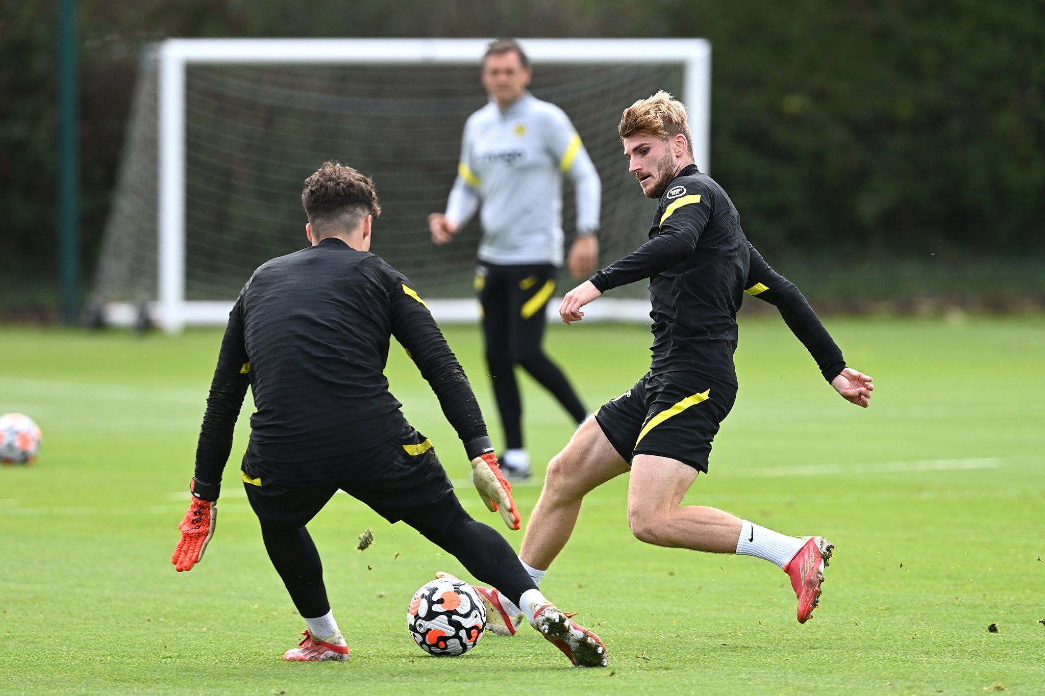 Siêu chiến binh trở lại, trò cưng Lampard phô diễn kỹ thuật trên sân tập Chelsea - Bóng Đá