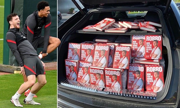 Trent Alexander-Arnold buy Robertson's books - Bóng Đá