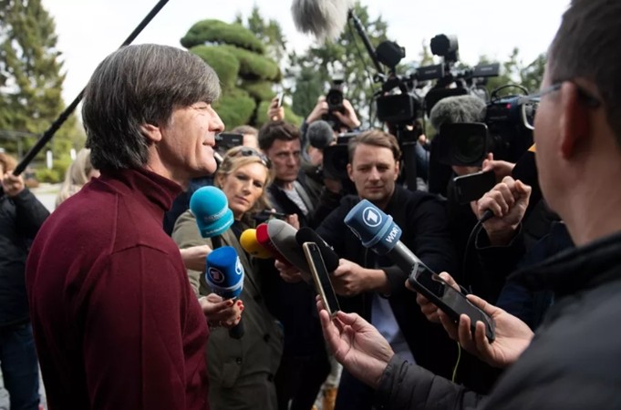 Low: These are not good conditions. But we’re makingthe best of it; I don’t want to complain either - Bóng Đá