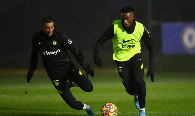 Chelsea đội mưa tập luyện, chờ tái xuất Ngoại hạng Anh - Bóng Đá