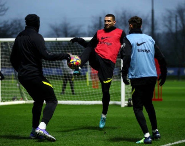 Chelsea đội mưa tập luyện, chờ tái xuất Ngoại hạng Anh - Bóng Đá