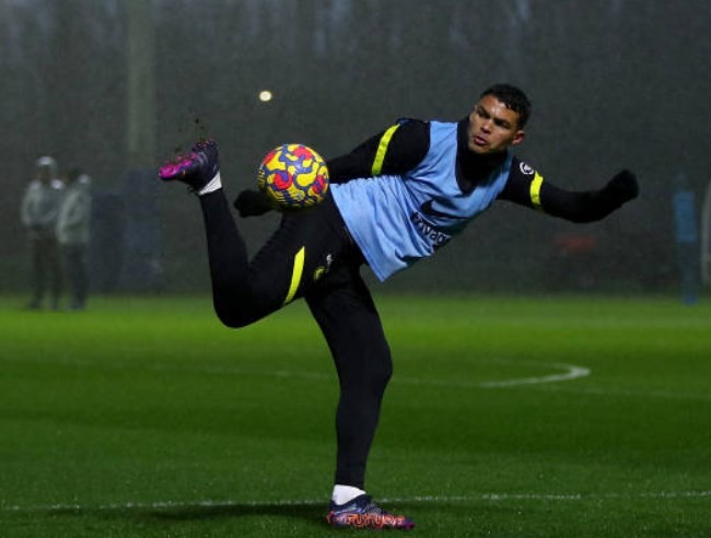 Chelsea đội mưa tập luyện, chờ tái xuất Ngoại hạng Anh - Bóng Đá