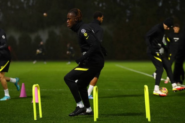 Chelsea đội mưa tập luyện, chờ tái xuất Ngoại hạng Anh - Bóng Đá