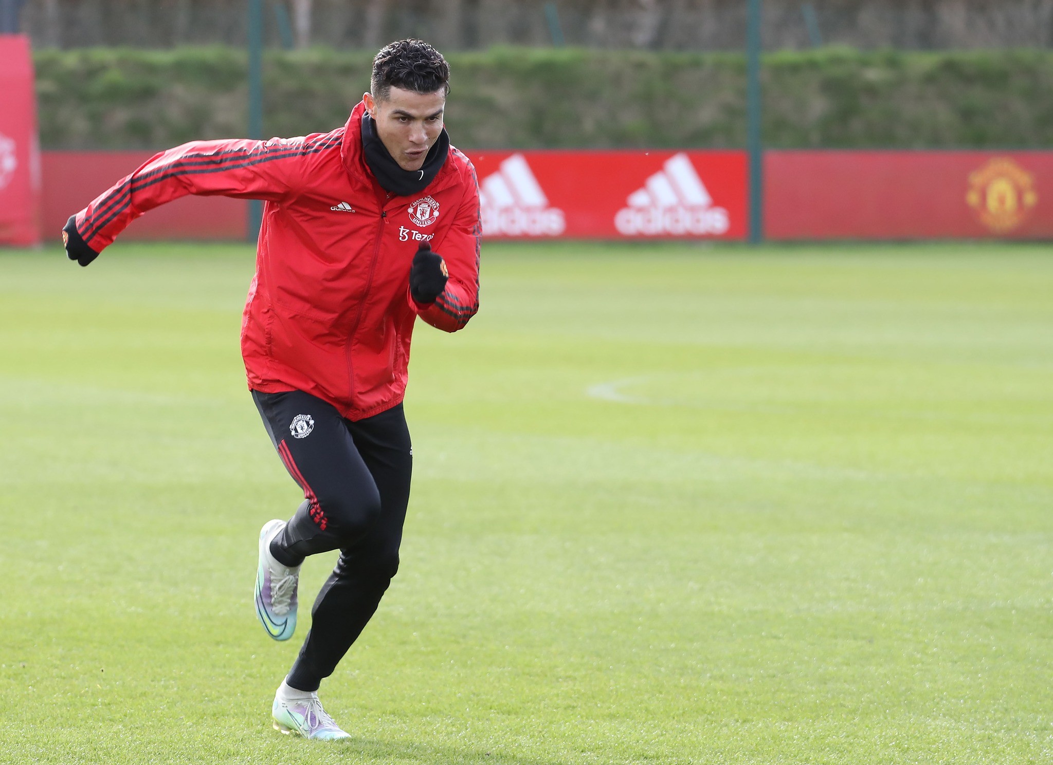 Quyết tâm của Ronaldo, bất ngờ Rashford trên sân tập M.U - Bóng Đá