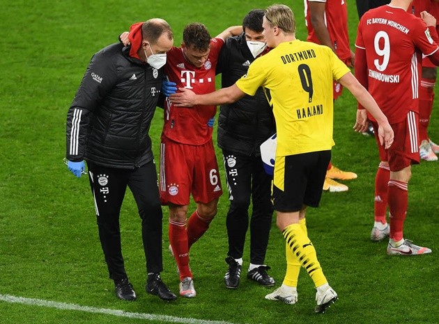 Joshua Kimmich is suspected to have suffered a lateral ligament (LCL) injury in his knee - Bóng Đá