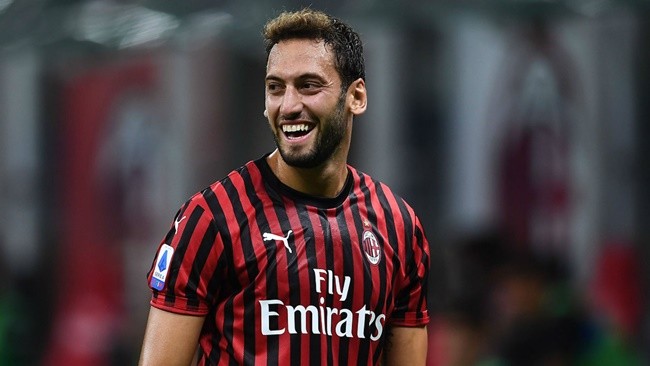 Hakan Calhanoglu is set to join Inter from AC Milan - Bóng Đá