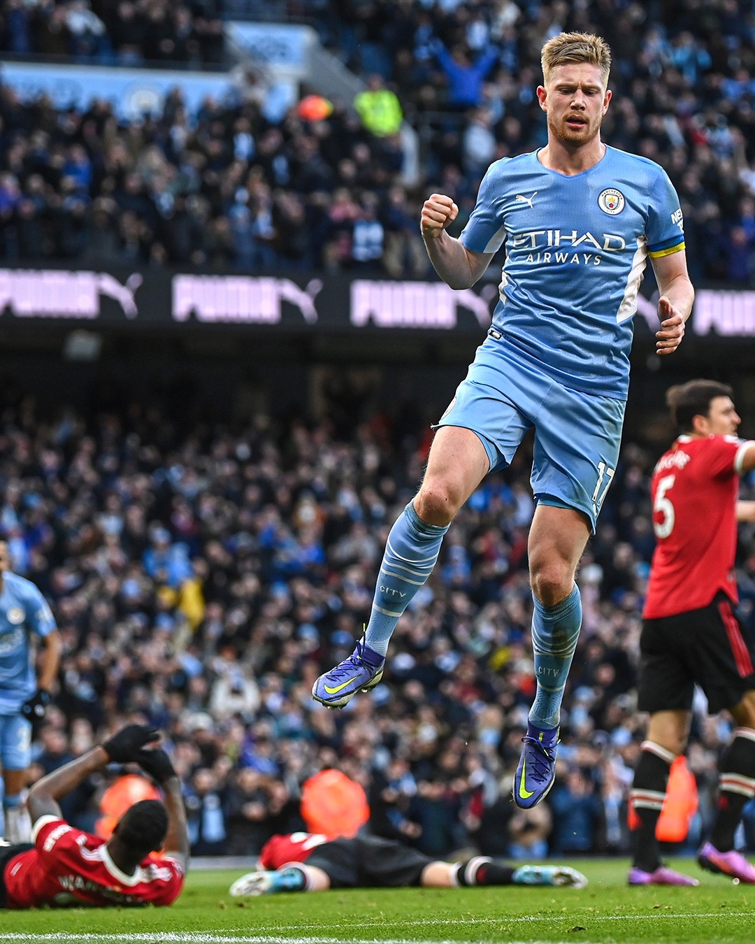 10 khoảnh khắc đáng nhớ nhất Premier League 2021/22 - Bóng Đá