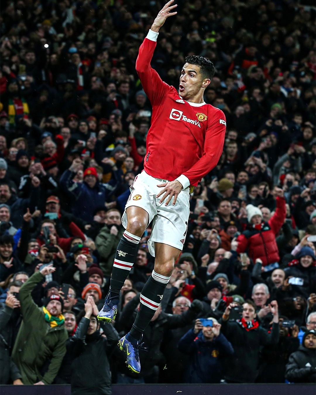 10 khoảnh khắc đáng nhớ nhất Premier League 2021/22 - Bóng Đá