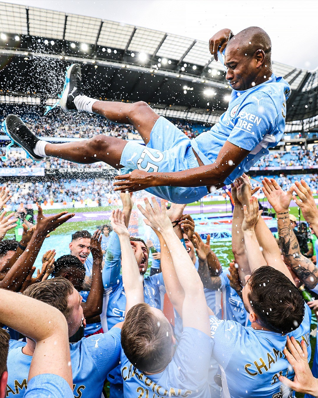 10 khoảnh khắc đáng nhớ nhất Premier League 2021/22 - Bóng Đá