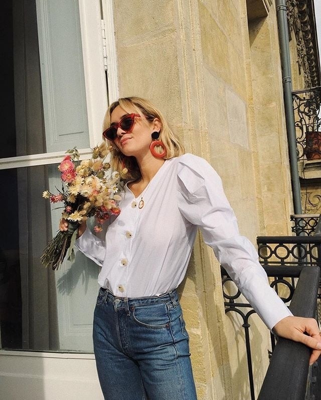 Sự kết hợp này không chỉ đơn thuần là một outfit đẹp mắt mà còn mang tính biểu tượng rõ rệt.