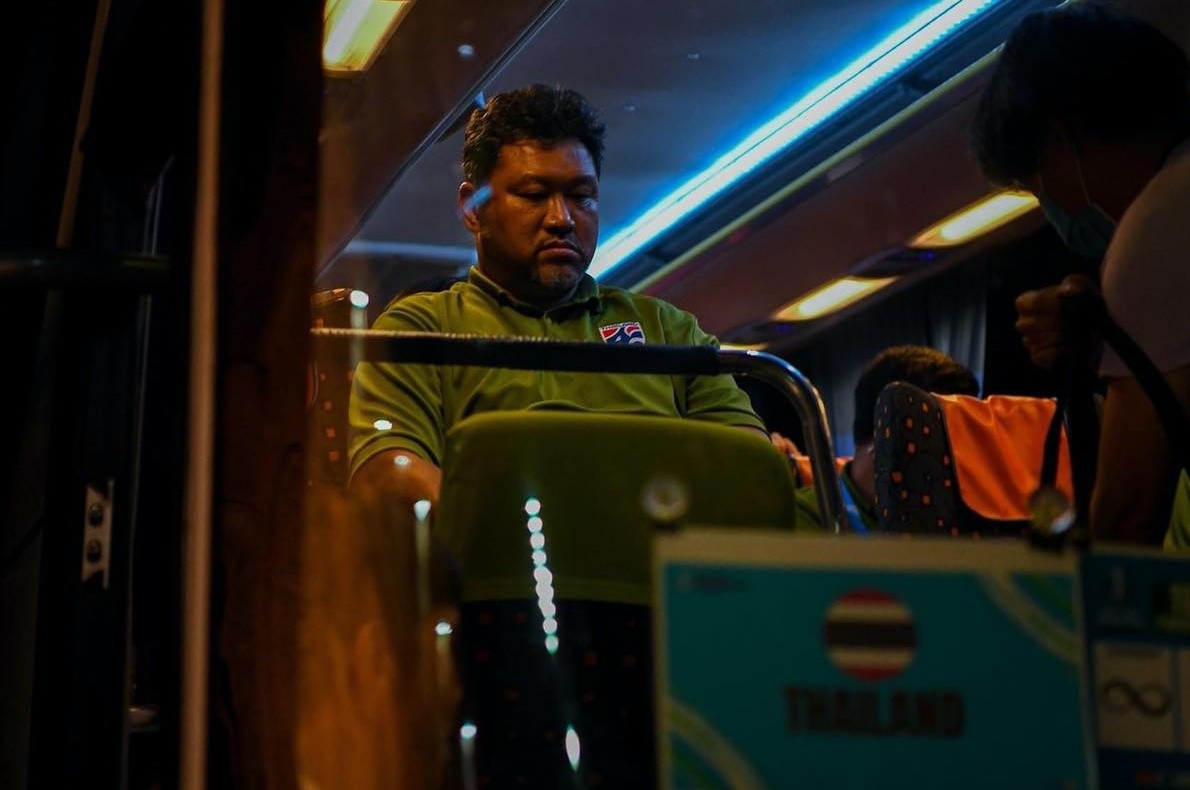 Cầu thủ và BHL Thái Lan thất thần, mặt tiu nghỉu sau khi bị loại - Bóng Đá