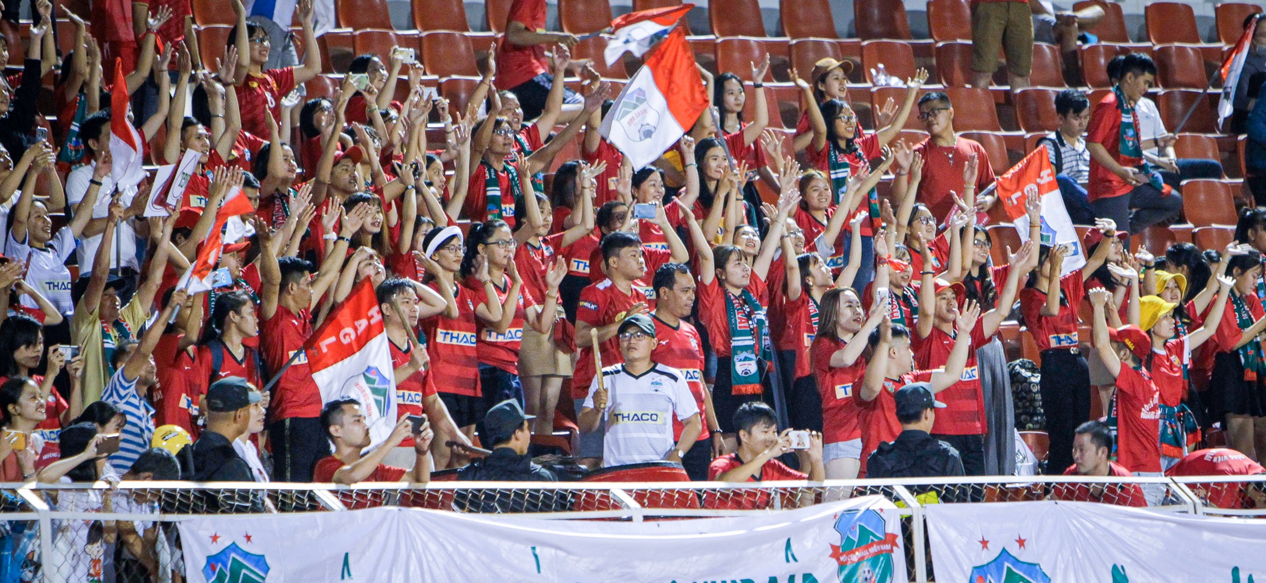 Ảnh sau trận HAGL - Bóng Đá