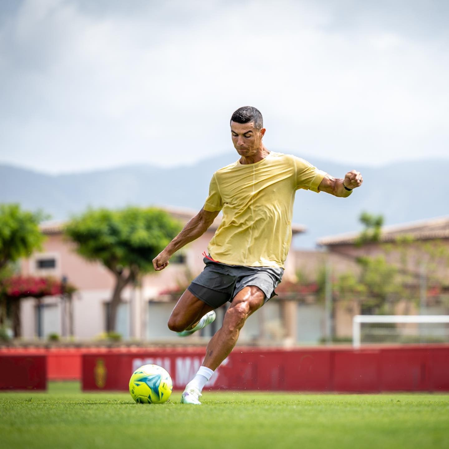 Hàng loạt sao M.U gây choáng với body 6 múi trước mùa giải mới - Bóng Đá