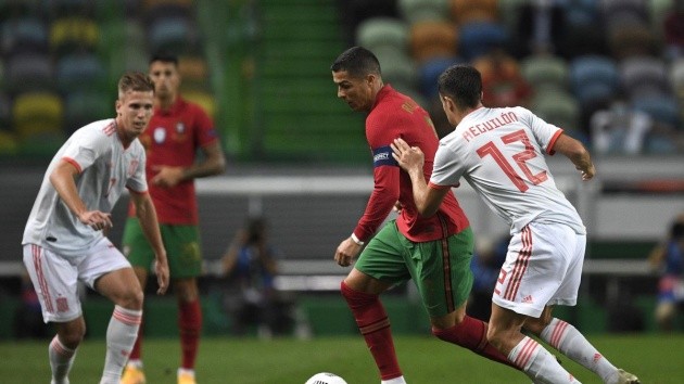 Ronaldo sung sức như tuổi đôi mươi, Bồ Đào Nha cay đắng vì 