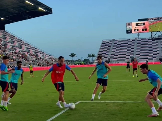 Fati bị tân binh húc văng, dứt điểm 